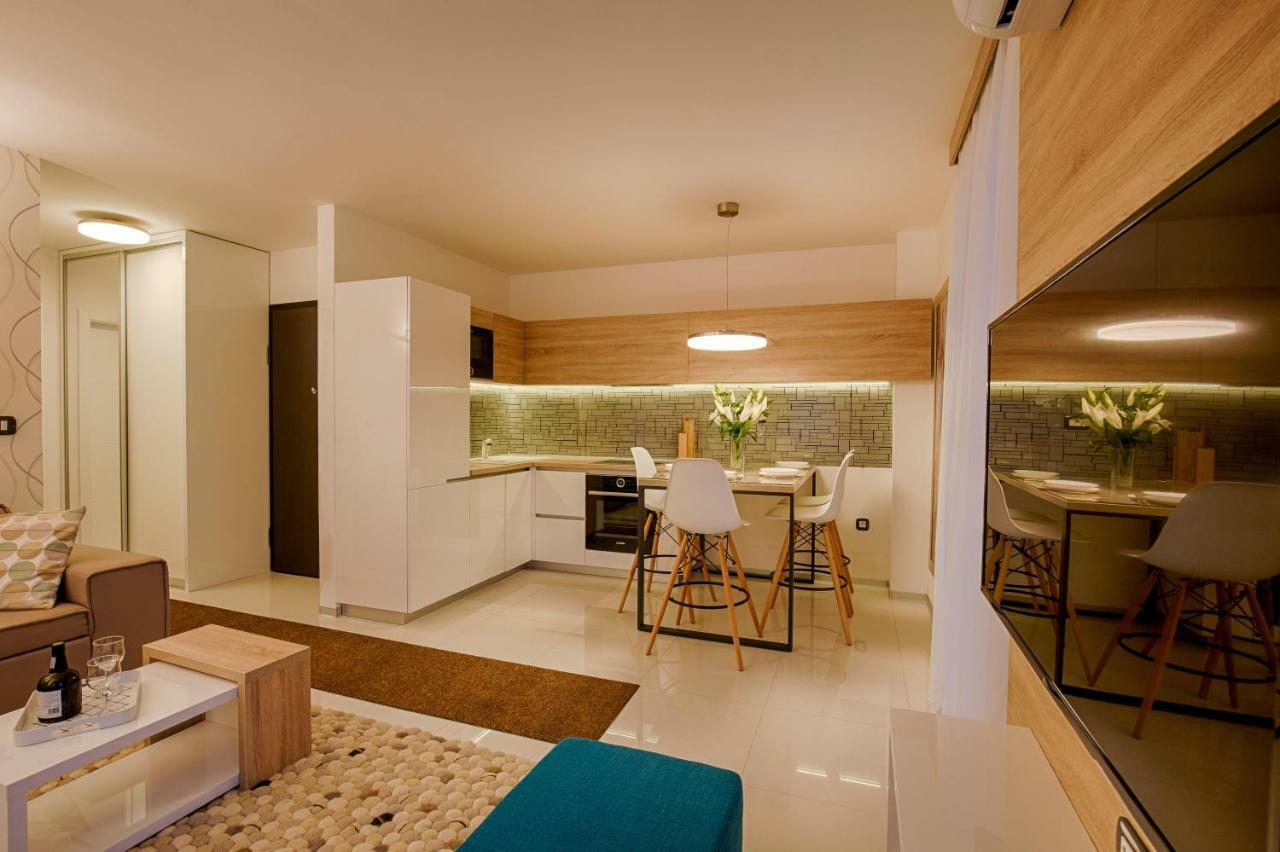 Deluxe New Apartments - Few Steps From The Beach - Luxury Holiday With Style - By Traveler Tourist Agency Krk Крк Екстер'єр фото