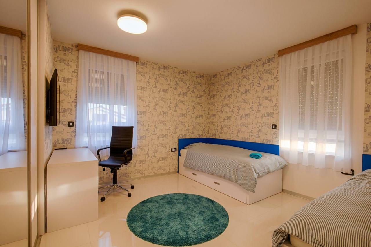Deluxe New Apartments - Few Steps From The Beach - Luxury Holiday With Style - By Traveler Tourist Agency Krk Крк Екстер'єр фото